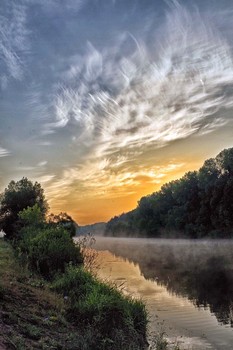Sonnenaufgang auf dem Fluss / ***