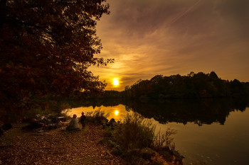 Sunset at the lake / Das Picknick am See