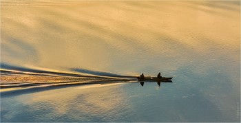 Sonnenaufgang über dem Fluss / ***