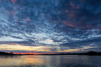 Sonnenuntergang auf dem See / ***