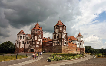 Mir Castle / ***
