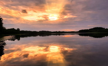 Sonnenuntergang auf dem See / ***