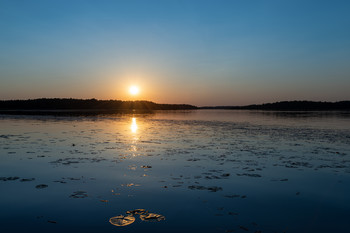 Sonnenuntergang über dem See / ***