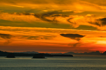 Alaska Sunset over the sea / Alaska Sunset over the sea