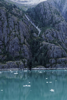 Waterfall in Alaska / Waterfall in Alaska