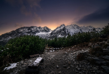 Sunset in High Tatras / Another beautiful sunset in the mountains.
First snow and beautiful sunset made a great scenery to remember.