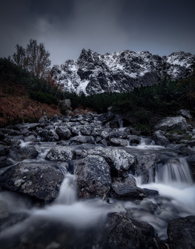 Somewhere in High Tatras / Another beautiful sunset in the mountains. First snow and beautiful sunset made a great scenery to r