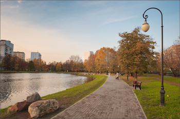 Im Herbst des Parks ... / ***