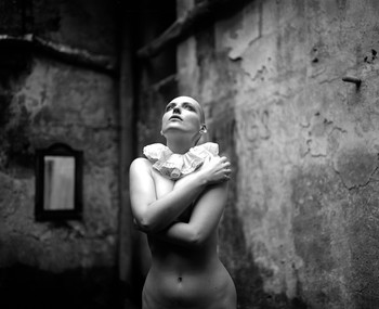 Karolina in Prague / Plaubel Makina 67, Nikkor 80mm ƒ 2.8 Ilford XP2 super ISO 200