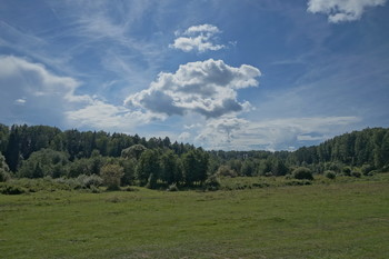 Landschaft mit Wolken / ***
