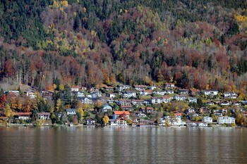 auf der anderen Seite / Bayern. Tegernsee. Herbst.