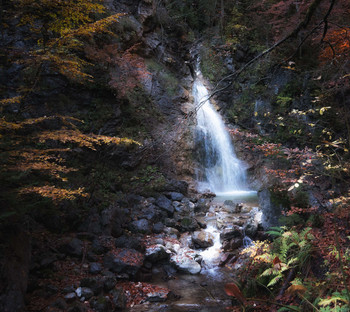 Wasserfall im Herbst / ***
