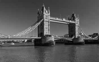 Tower Bridge / ***