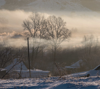 Sonnenaufgang über dem Fluss / ***