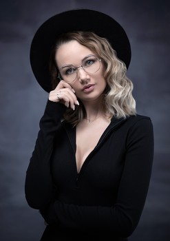  / ***