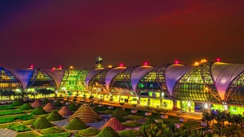 Bangkok airport / zur blauen Stunde...