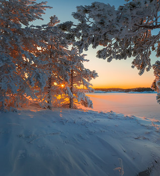 Frostiger Sonnenuntergang / ***