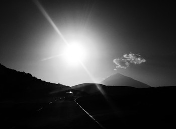 road to the volcano / road