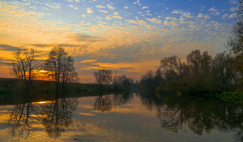 Herbstsonnenuntergang. / ***