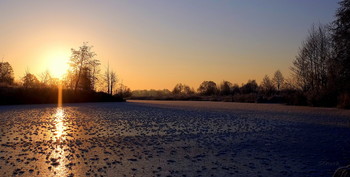 Herbst Morgengrauen. / ***