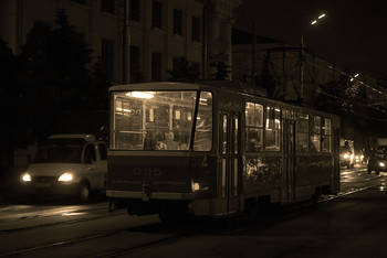&nbsp; / The night tram