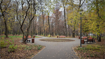 Im Herbst des Parks ... / ***