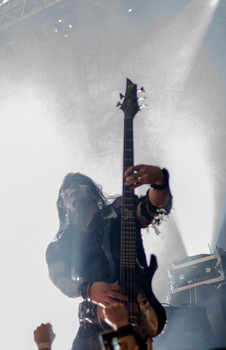 Ein Konzert / https://vk.com/e.vaguro

https://www.instagram.com/vaguro_v_u_v/

https://web.facebook.com/evgeniy.vagouro

https://www.pexels.com/ru-ru/@10472344