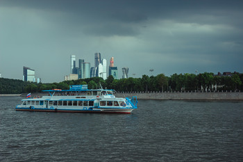 Blick auf die Stadt / ***