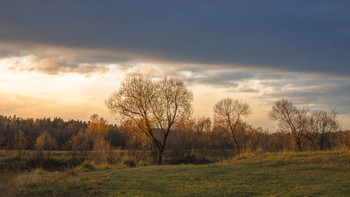 Beautiful autumn sunset / ***