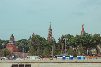 Blick auf die Stadt / ***