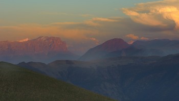 Sonnenuntergang in den Bergen / ***