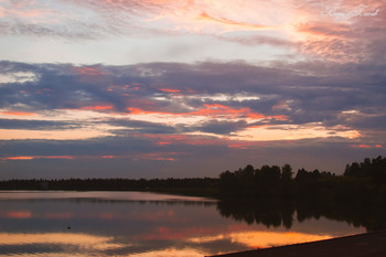 Sonnenuntergang auf dem See / ***