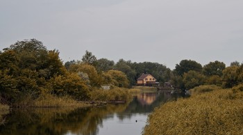 Gut im Dorf im Sommer / ***