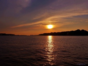 Sonnenuntergang auf der Elbe / ***