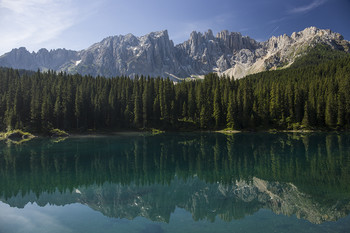 am Fuße der Berge / ***