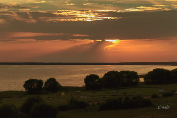 Sonnenuntergang über dem See / ***