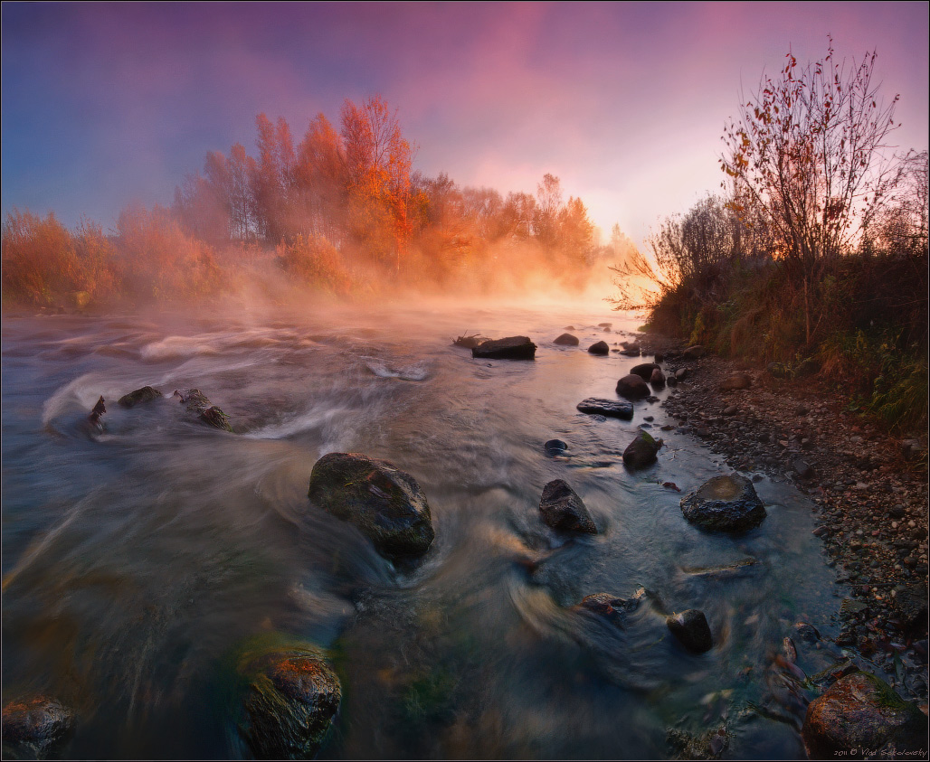 Autumn fires. Влад Соколовский фотограф. Пейзаж сфотографированный. Пейзажная съемка речки. Пейзажный фотограф.