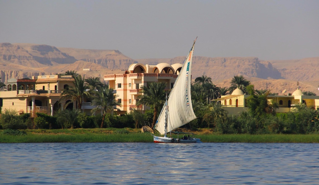 Путешествие по нилу. Прогулка по Нилу Египет Луксор.
