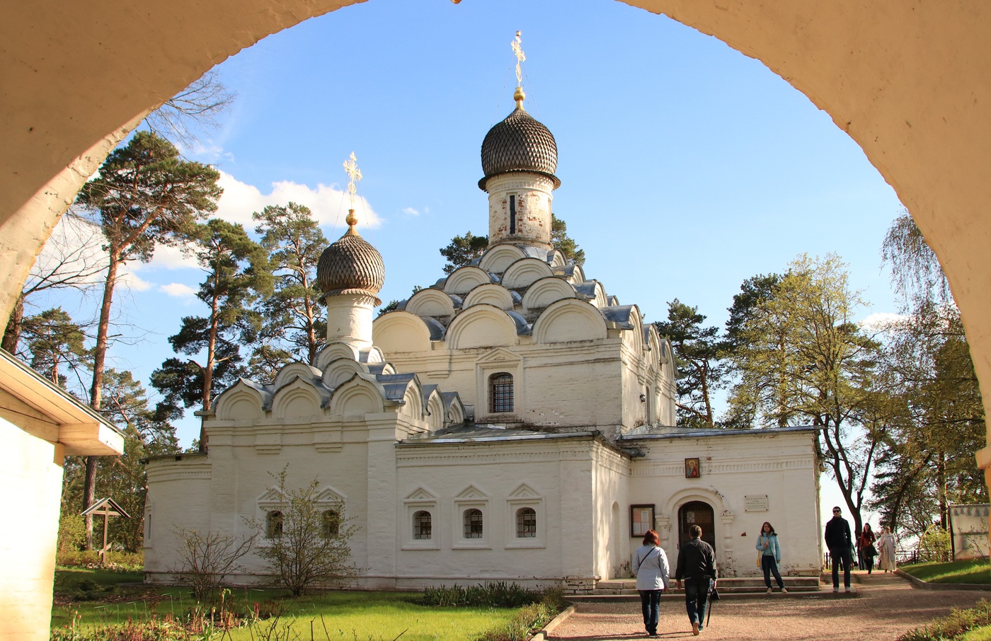 Храм в архангельском. Архангельское храм Архангела Михаила. Храм Архангела Михаила (усадьба Архангельское). Храм в усадьбе Архангельское. Храм Михаила Архангела в Красногорске.