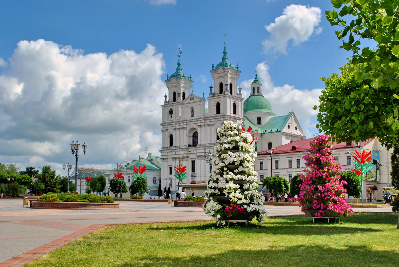 Белорусский город 6. Город Гродно Беларусь. Гродно город в Белоруссии. Гродно Белоруссия костел. Фарный костел в Гродно.