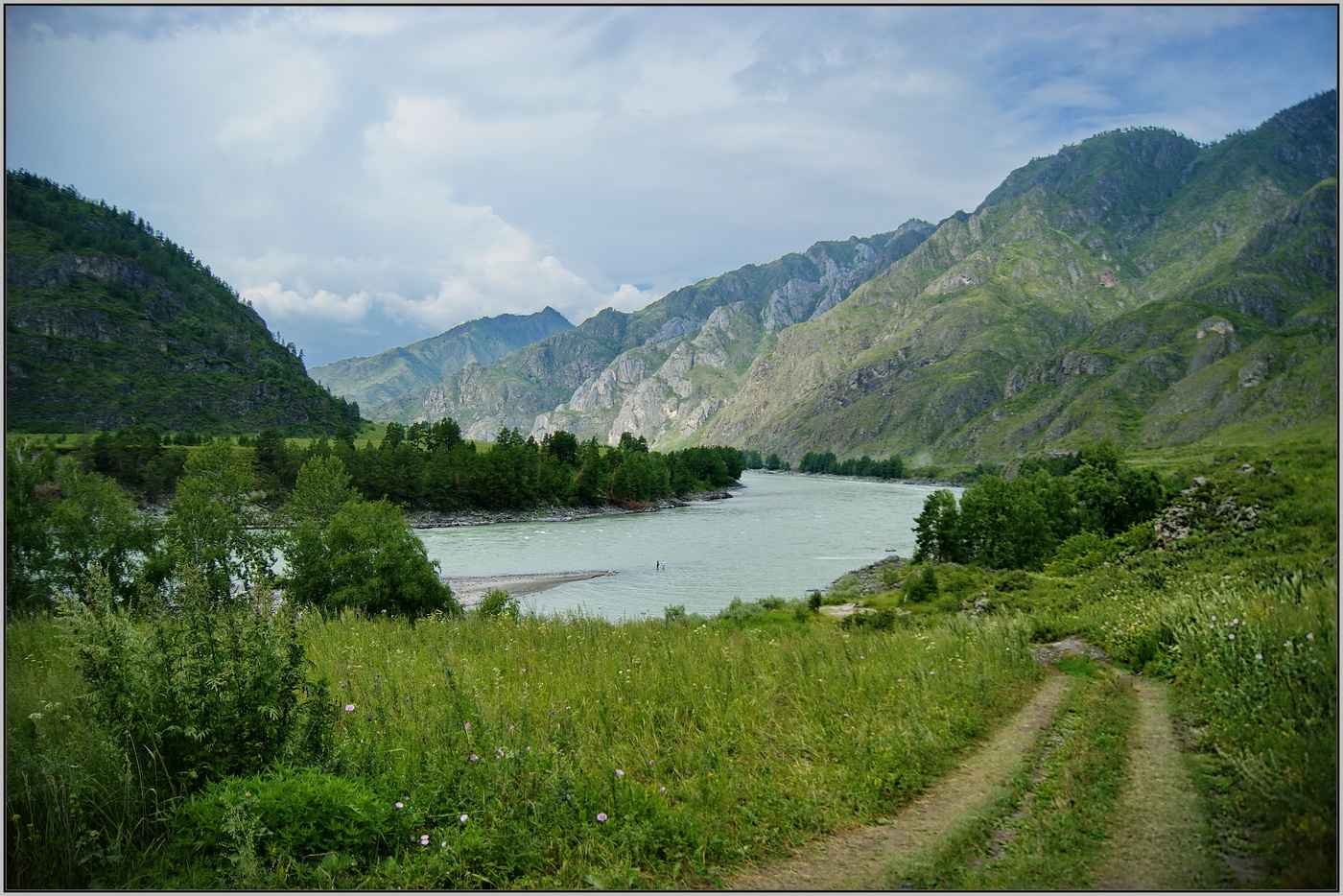 Алтай в августе. Алтай в августе фото. Горный в конце августа.