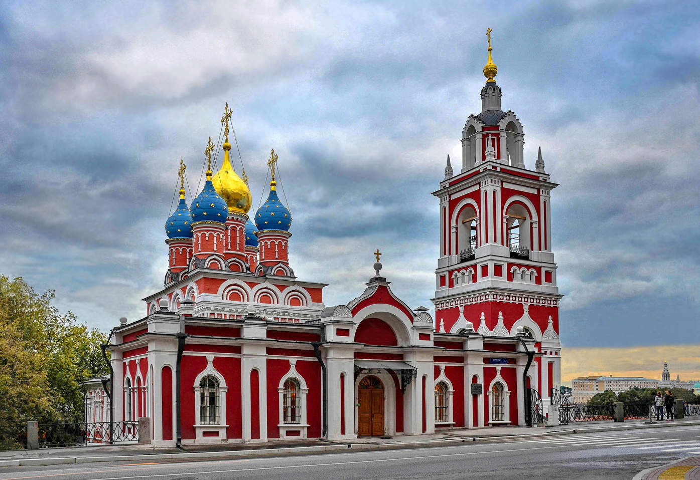 Храм победоносец. Храм Георгия Победоносца в Москве на Варварке. Храм Георгия Победоносца на Псковской Горке. Церковь Георгия Победоносца на Псковской горе Москва. Церковь Георгия на Псковской Горке Варварка.